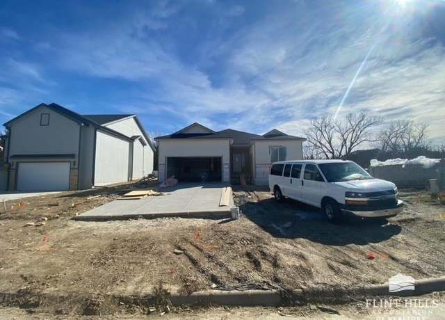 Property at 2513 Sawmill Rd, Junction City, KS 66441, 6 beds, 3 baths