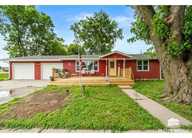 Property at 102 Lakeview St. St, Milford, KS 66514, 3 beds, 1 bath