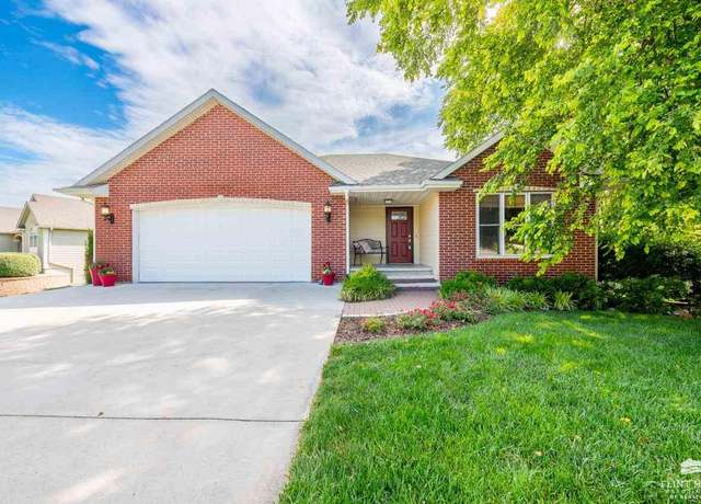 Property at 824 Brierwood Dr, Manhattan, KS 66502, 3 beds, 3 baths