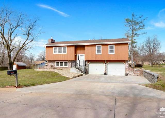 Property at 1217 Frontier Ln, Manhattan, KS 66503, 4 beds, 2.5 baths