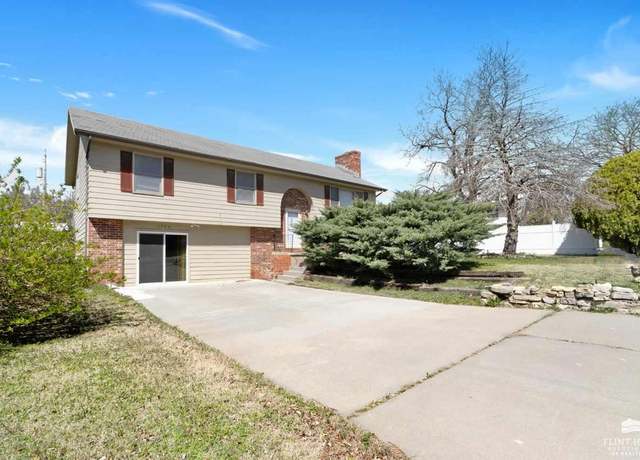 Property at 1504 Shamrock St, Junction City, KS 66441, 4 beds, 2.5 baths