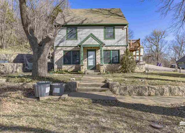Property at 1800 Colorado St, Manhattan, KS 66502, 4 beds, 1.5 baths