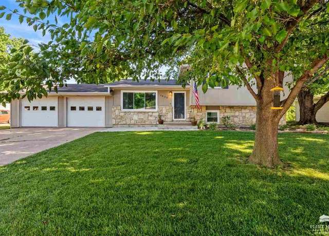 Property at 1420 Julie Dr, Wamego, KS 66547, 4 beds, 2 baths