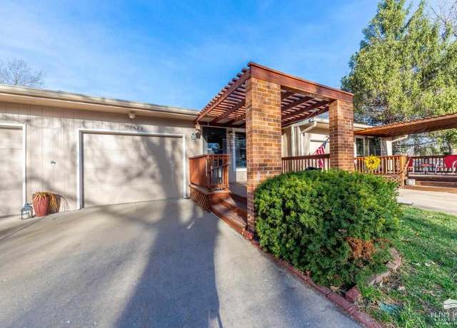 Property at 1623 Woodcrest Dr, Manhattan, KS 66502, 3 beds, 3 baths