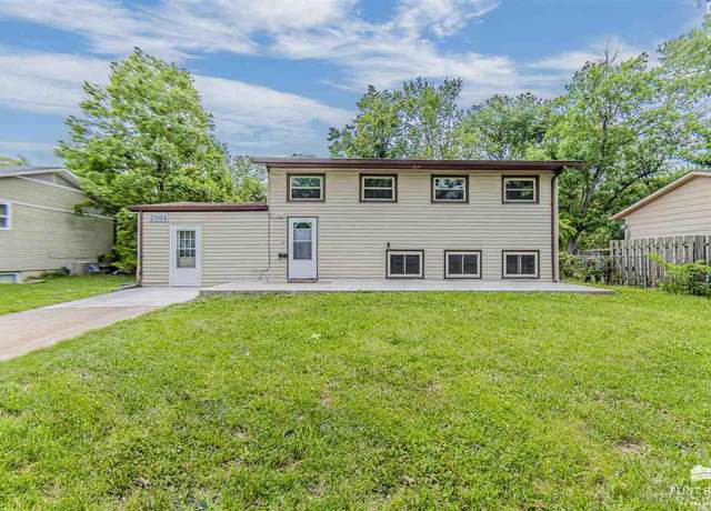 Property at 2004 Strong Ave, Manhattan, KS 66502, 4 beds, 2.5 baths