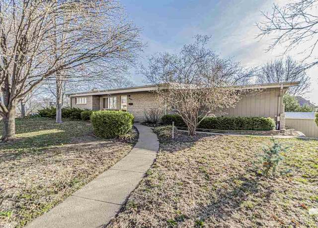 Property at 830 Crestview Dr, Junction City, KS 66441, 3 beds, 2 baths
