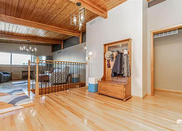 Property at 830 Crestview Dr, Junction City, KS 66441, 3 beds, 2 baths