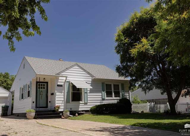 Property at 1205 N Kuney St, Abilene, KS 67410, 2 beds, 1.5 baths