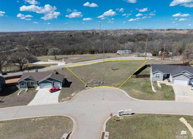 Property at 509 Prairie Meadow Rd, St. George, KS 66535