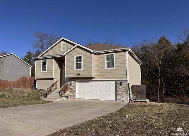 Property at 4927 Shadowridge Dr, Manhattan, KS 66503, 4 beds, 2 baths