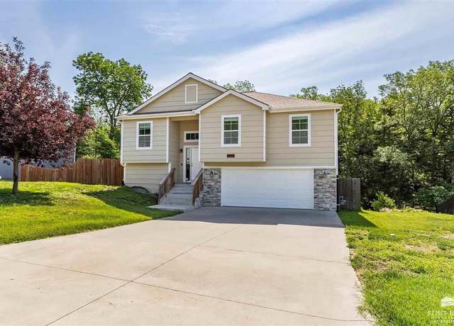 Property at 4927 Shadowridge Dr, Manhattan, KS 66503, 4 beds, 2 baths