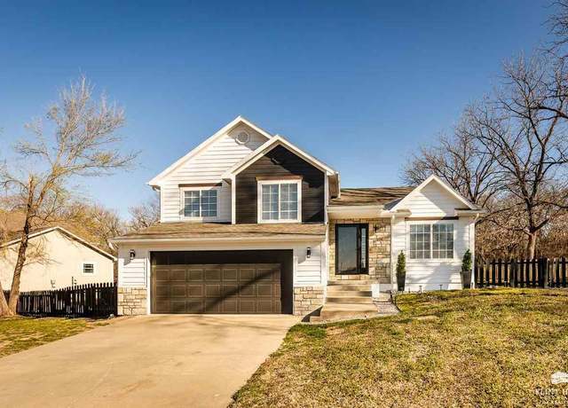 Property at 2402 Valley Dr, Junction City, KS 66441, 4 beds, 2.5 baths