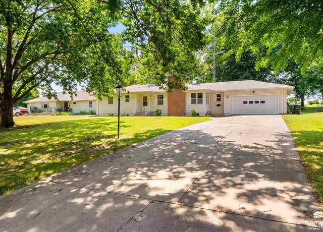 Property at 1619 3rd St, Clay Center, KS 67432, 3 beds, 1.5 baths