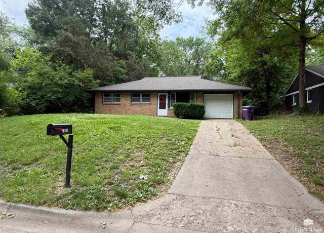 Property at 2047 College Vw, Manhattan, KS 66502, 3 beds, 1.5 baths