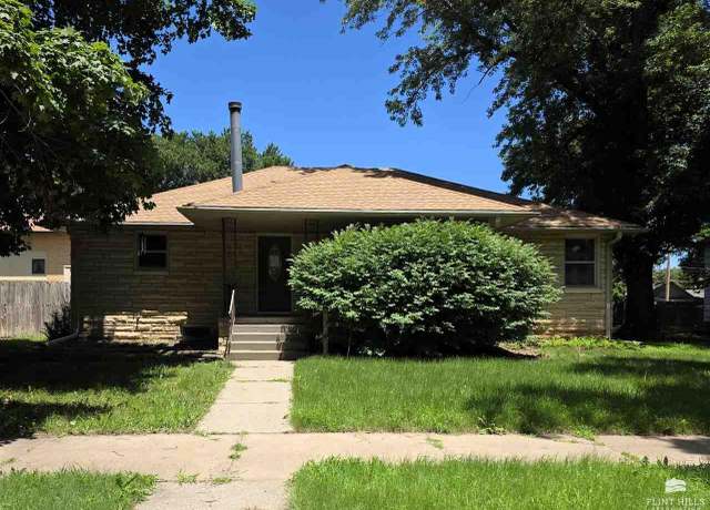 Property at 232 W 9th St, Junction City, KS 66441, 5 beds, 2 baths