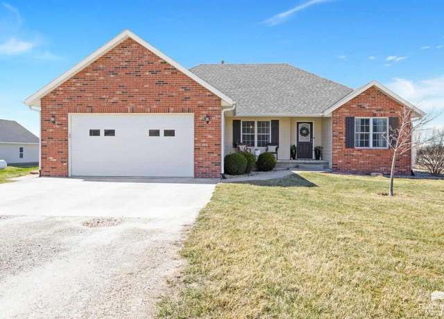 Property at 5560 Macy Place Dr, Wamego, KS 66547, 5 beds, 3 baths