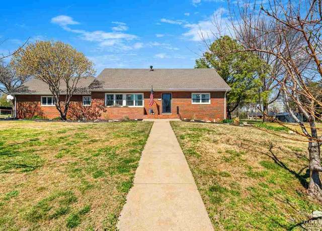 Property at 914 Meadow Ln, Junction City, KS 66441, 5 beds, 3 baths