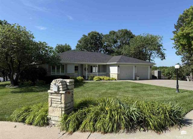Property at 2101 Abbott Circle Cir, Manhattan, KS 66503, 4 beds, 3 baths