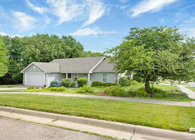 Property at 115 Hunter Dr, Manhattan, KS 66503, 3 beds, 2 baths