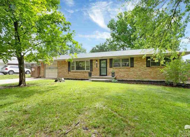 Property at 1524 University Dr, Manhattan, KS 66502, 4 beds, 3 baths