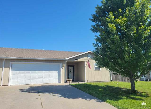Property at 2928 Brookvile Dr, Manhattan, KS 66502, 3 beds, 2 baths