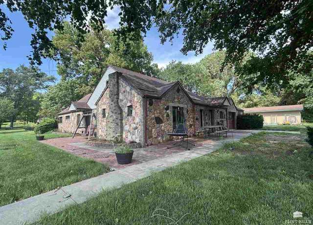 Property at 2170 Fawn Rd, Abilene, KS 67410, 5 beds, 2 baths