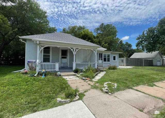 Property at 704 N Jackson St, Junction City, KS 66441, 2 beds, 1 bath