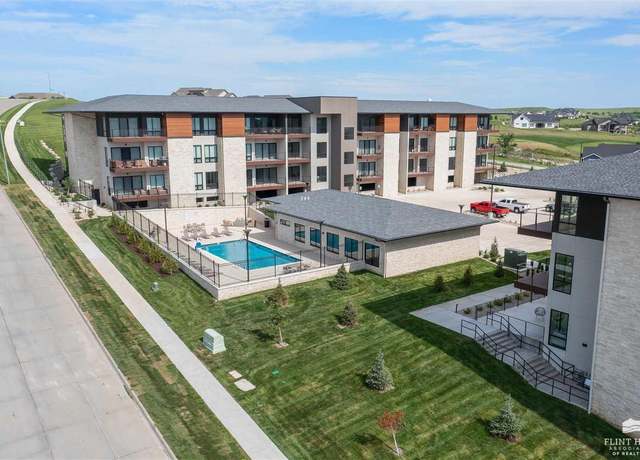 Property at 3010 Fieldhouse Circle #202, Manhattan, KS 66503, 2 beds, 2 baths