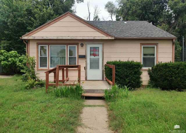Property at 414 W Ash St, Junction City, KS 66441, 2 beds, 1 bath