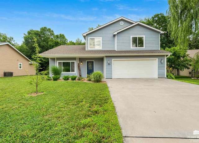 Property at 1404 Poplar St, Wamego, KS 66547, 3 beds, 2.5 baths