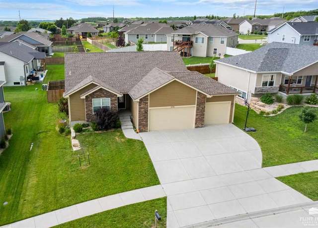 Property at 8796 N Kelliann Way, Manhattan, KS 66502, 5 beds, 3 baths