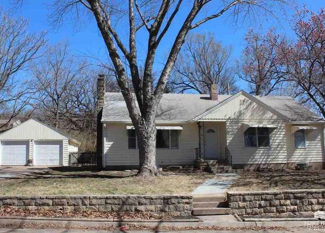 Property at 1412 Vista Ln, Manhattan, KS 66502, 4 beds, 2 baths