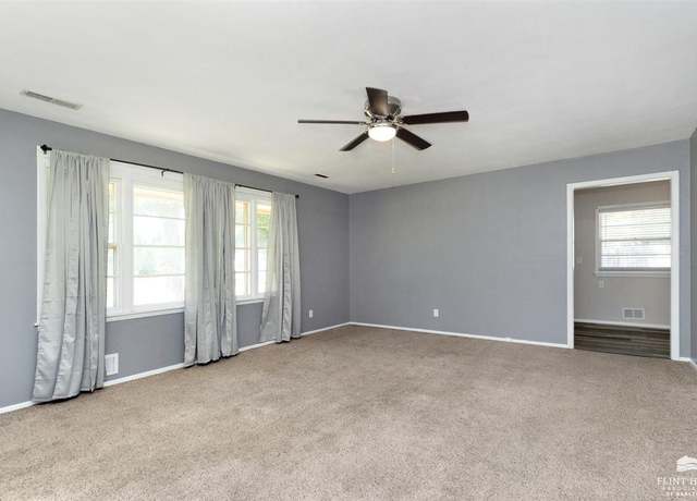 Property at 1501 Hartford Rd, Manhattan, KS 66502, 3 beds, 2 baths