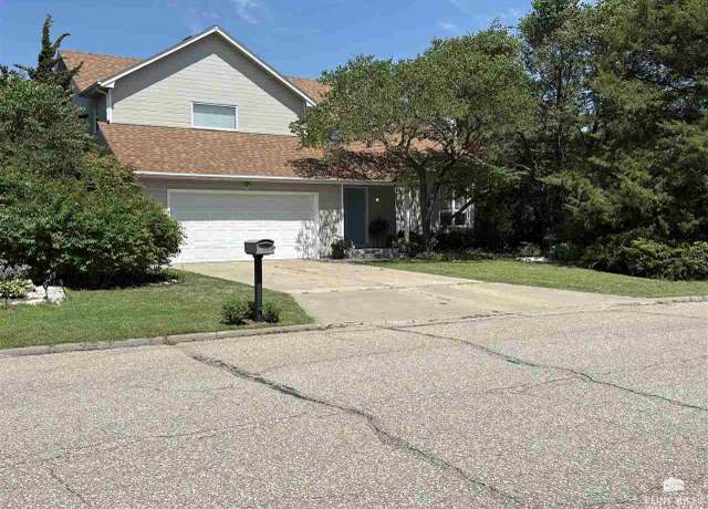 Property at 2020 Rockhill Cir, Manhattan, KS 66502, 3 beds, 3.5 baths