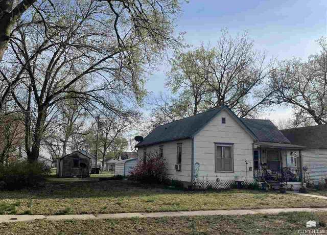Property at 722 Clay St, Clay Center, KS 67432, 2 beds, 1 bath