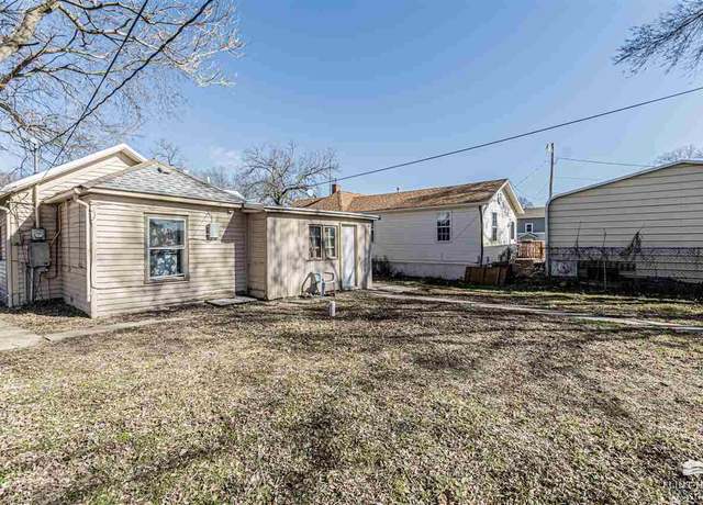 Property at 331 W 7th St, Junction City, KS 66441, 2 beds, 2 baths