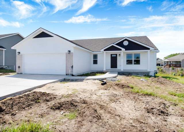 Property at 1304 Sandusky Dr, Junction City, KS 66441, 4 beds, 3 baths