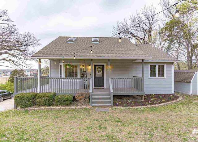 Property at 2420 Timberlane Dr, Manhattan, KS 66502, 3 beds, 2 baths