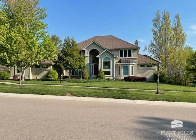 Property at 5636 SW 38th St, Topeka, KS 66610, 4 beds, 4.5 baths