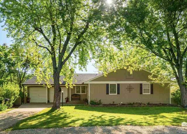 Property at 3225 Oak Shores Cir, Manhattan, KS 66503, 4 beds, 3 baths