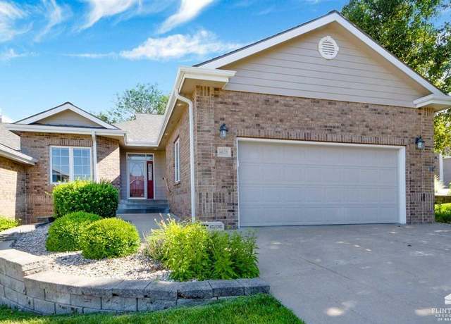 Property at 4829 Rockridge Ct, Manhattan, KS 66503, 4 beds, 3 baths