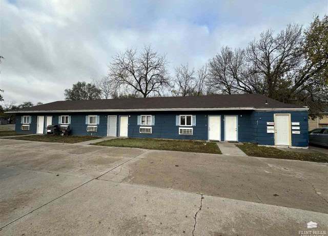 Property at 708 W 10th Street St, Junction City, KS 66441, 6 beds, 6 baths