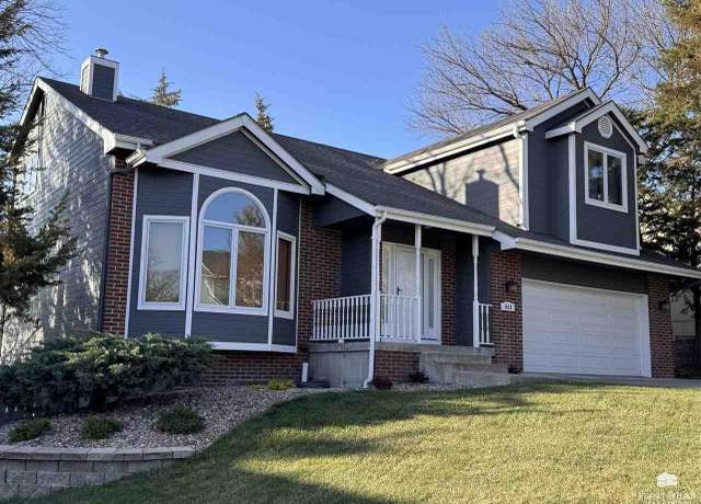 Property at 1512 Yorktown Cir, Manhattan, KS 66503, 5 beds, 3.5 baths