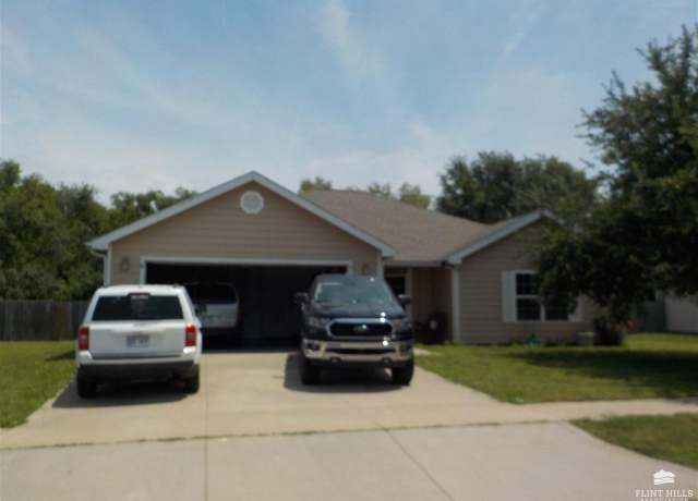 Property at 1631 W 14th Street Place Pl, Junction City, KS 66441, 3 beds, 2 baths