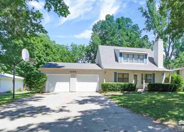 Property at 2208 Lawrence Rd, Manhattan, KS 66502, 3 beds, 2.5 baths