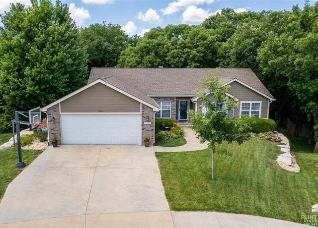 Property at 1044 Highland Ridge Dr, Manhattan, KS 66503, 5 beds, 3 baths