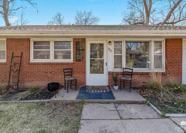 Property at 1521 Hillcrest Dr, Manhattan, KS 66502, 3 beds, 1 bath
