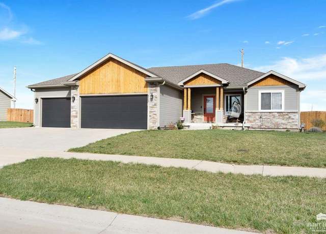 Property at 9713 Lavender Ln, Manhattan, KS 66502, 5 beds, 3 baths