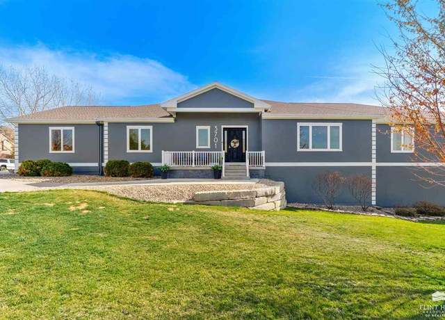 Property at 3701 Vanesta Dr, Manhattan, KS 66503, 7 beds, 5.5 baths