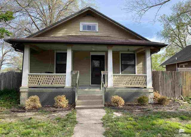 Property at 1504 Colorado St, Manhattan, KS 66502, 3 beds, 1 bath